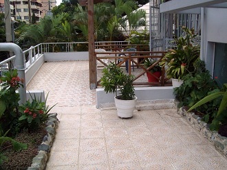 Vendo apartamento 2do. piso con terraza de 210mts., 3H, 2.5B, 2p — Urb. Real