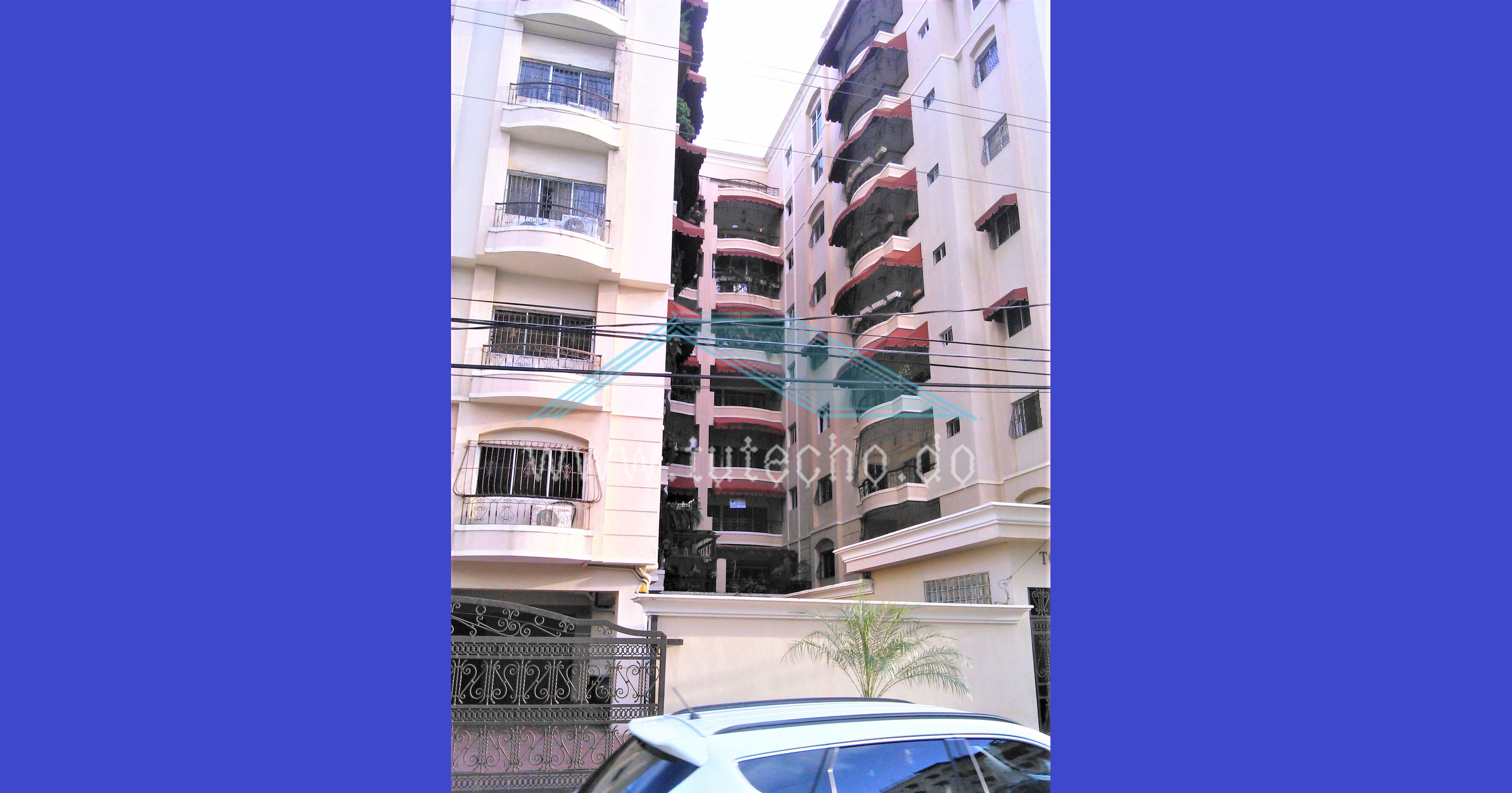 VENDO APTO. EN TORRE (EN 2ndo. PISO) CON 300mts. Y 2 TERRAZAS, 3H, 3 ½ B, 2P – BELLA VISTA NORTE