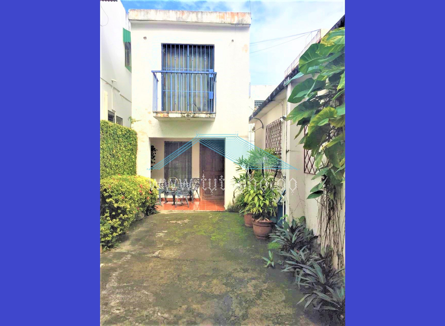 VENDO CASA/SOLAR 372mts., 3H, 3 ½ B, 3P – GAZCUE